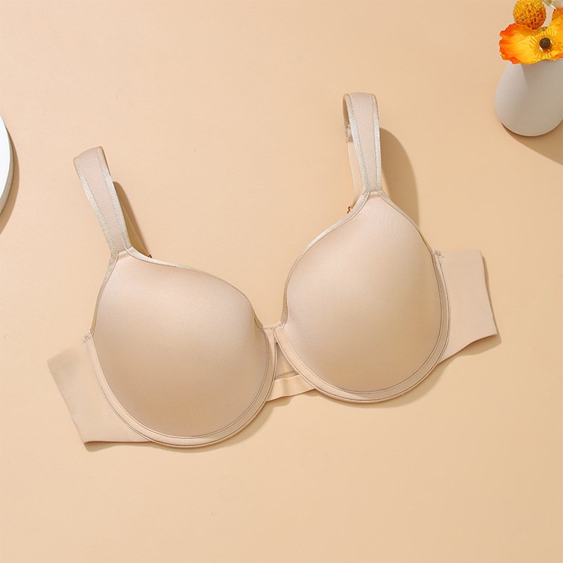 Sourcing Quality Full-Figure Bras alt with keywords: A collection of well-constructed full-figure and plus-size bras